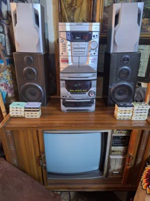 تلفزيون قديم للبيع