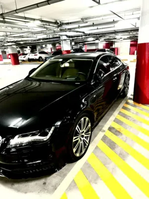 Audi A7 للبيع 2013  220000 km Full option  Accident free GCC