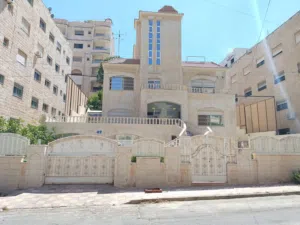 700 m2 More than 6 bedrooms Villa for Rent in Amman Tla' Ali