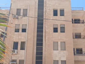 شقة فاخرةللبيع في منطقة الزرقاء مدينة الشرق بالقرب من مدراس الدر المنثور و مدراس الحدايق