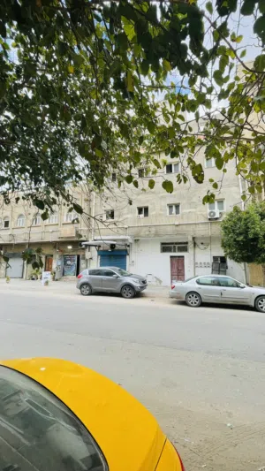 فرصة نادرة للبيع – منزل استثماري + سكن عائلي في موقع ذهبي