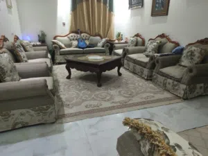طقم ماليزي في البريمي تخفيض ممكن التوصيل بسعر مناسب بدون تمزيق او تلف اموره طيبه