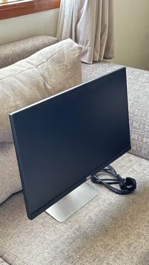 للبيع شاشه من شركه Dell