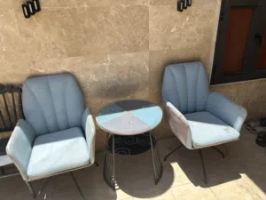 ميز مع كراسي عدد 2