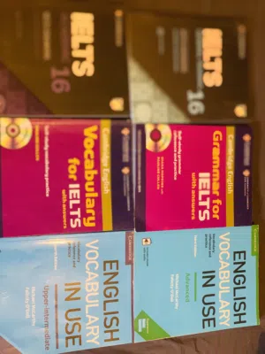 كتب للبيع شبه جدد