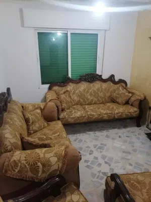 شقه سوبر للبيع بالزهور مقابل مجمع الجنوب بالاسكانات الجديده عمر البناء 12 سنه بس انسكنت سنتين