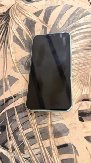 للبيع iPhone 11 – 128 جيجا – لون أزرق فاتح