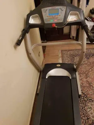 جهاز جري مستعمل نظافة 100% مع جهاز هز للبطن