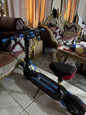 دراجه كهربائيه نظيفه ومافيها أي كسر ويجي معاها الشاحن مستعمله استعمال خفيف للبيع الجاد فقط يراسلني