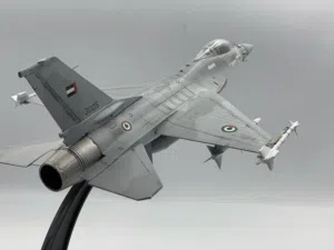 F-16 مجسم للزينة
