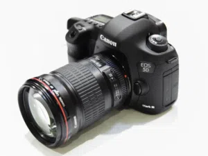 للبيع بسعر مغري مع عدستين 5d mark 3 !!