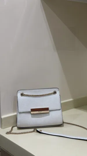 شنط ماركات اصليه !!