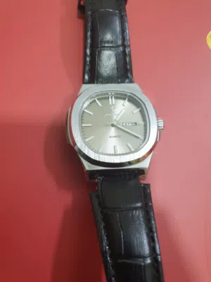 ساعات للبيع