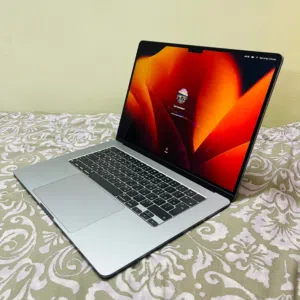 Macbook air 15 inch (M2 chip ) 15 inches display / 8GB Ram/ 512 GB memory