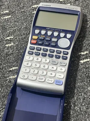 الة حاسبة كاسيو من نوع fx-9860 GII SD