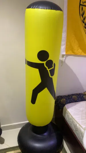 كيس ملاكمة بلاستيك طوله 160cm يعبأ هواء من فوق ومن تحت ماء يستخدم اكثر للأطفال ولاكن يستحمل كبارعادي