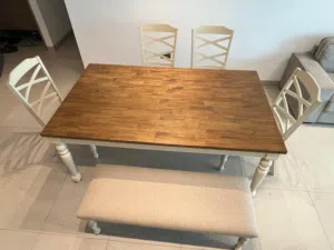 Dinning room : 1 table + 4 chairs + 1 bench