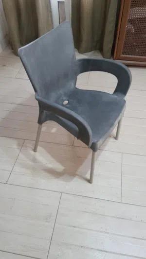 كرسي بلاستيك