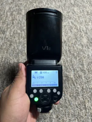 كاميرا كانون 5D Mark 4 مع كامل ملحقاتها