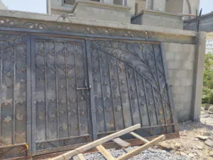 باب حديد خارجي