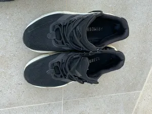 Sport Shoes . Adidas . 43 . Used3