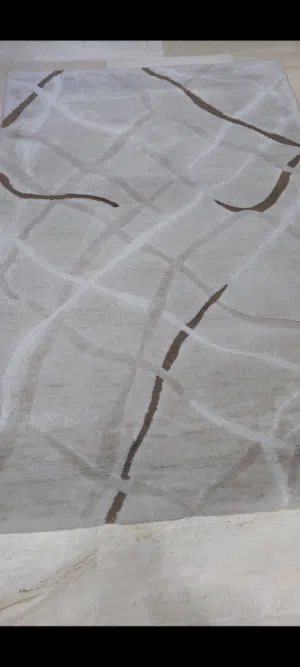 سجاده لون بيج بحاله جيده جدا 120*180