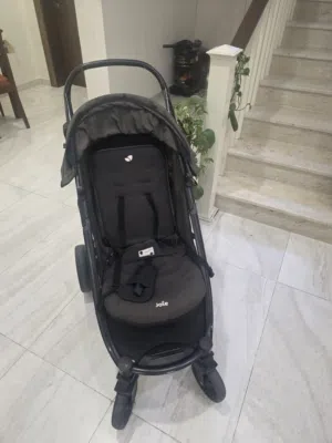 عربة طفل ماركة جوي