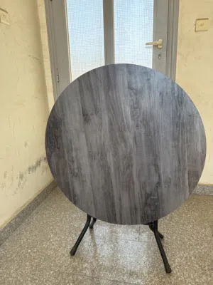 Foldable table طالة قابلة للطي