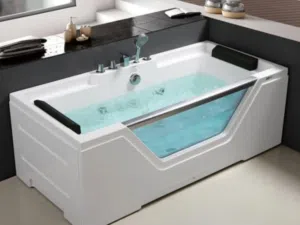 جاكوزي عصري مصمم لشخص واحد، مثالي للراحة والهدوء مع إضاءة تضيف جو مميز