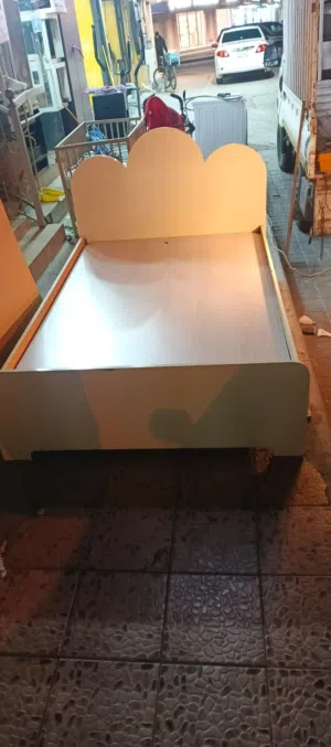 للبيع أسرة بحالة جيدة جدآ