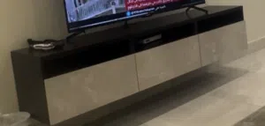 طاولة تلفاز جداريه معلقه
