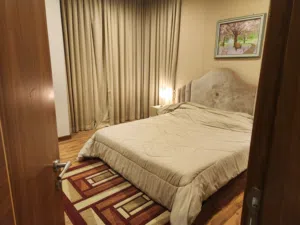 للإيجار شقة مفروشة في جراند تاور في السيف/Apartment for rent in the grand Tower