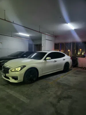 Used Infiniti Q70 in Sharjah