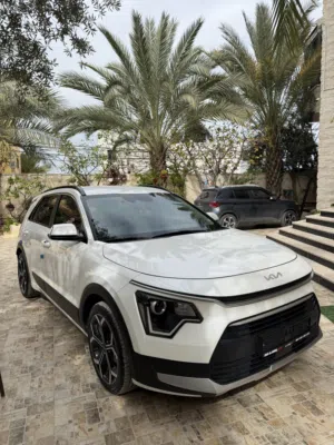 فقط-115-الف-جيب-كيا-نيرو-2023،بنزين-هايبرد-عدد-2-لون-ابيض-لون-جيشي-فل-اضافات-سعر-حرق-كاش