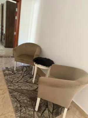 طاولة مستعمل استعمال نظيف مع مريا