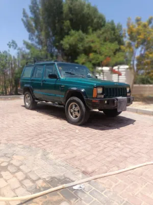 جيب شيروكى 1994 رخصة و حالة ممتازة