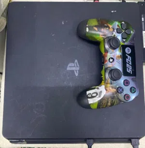 للبيع بلايستيشن 4 سليم