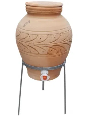 جره ماء الحجم الوسط مع قاعده ح