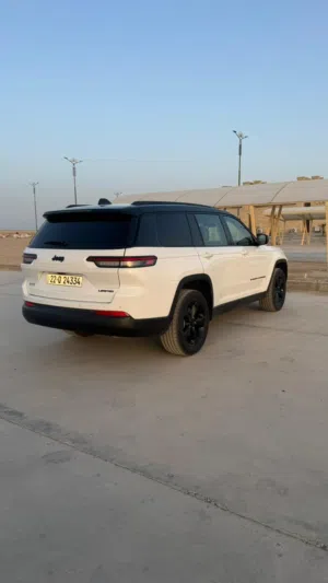 للبيع جيب شيروكي 2023