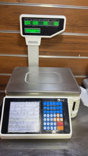 جهاز ونقطة وبيع وقاريء باركود وميزان إلكتروني لم يستخدم إلا أسبوع للبيع 500 دينار