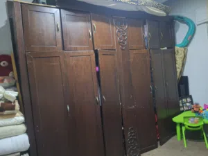 خزانة ملابس كبيره ..................