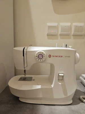 Sewing Machine - good as new (Singer M1605 + accessories)