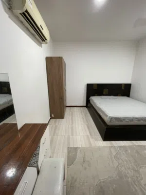 متاح غرفة وصالة اثاث جديد بالخوير One-bedroom apartment with new furniture available in Al Khuwair