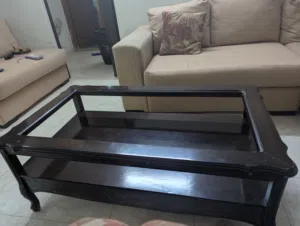 طاولة وسط واثنين جانبيات