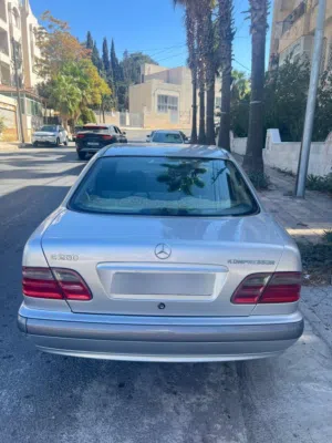 مرسيدس E200 classic موديل 2001