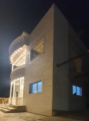 125 m2 3 Bedrooms Townhouse for Sale in Irbid Al Barha