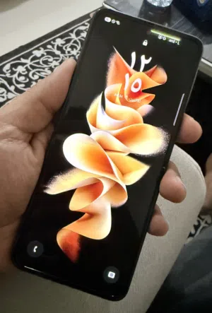 Zflip 3 5g  فی نقطة سوداء