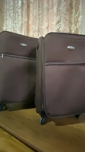 حقائب سفر ب حجمين كبيره و صغيره استعمال مره وحده فقط و الصغيره مش مستعمله نهائي السعر 180&150