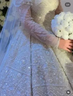 فستان زفاف فاخر