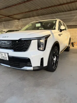 سورنتو 2025 ماشية 8 كفاله عامه V6 رقم بصرة فول مواصفات عدا البنرامه